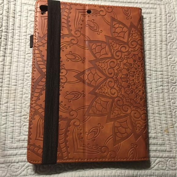 Tablet Device Holder Case embossed leaf print sorrel tan EUC - Picture 10 of 10